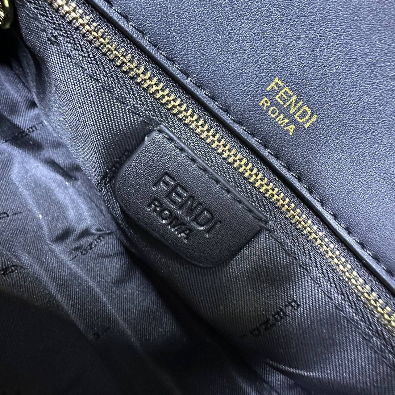 FENDI 
NEW CAME GOOD QUALITY 
WITH BOX 
🎁🎁🎁
85 dhs🇦🇪
Zain39
♥️♥️♥️