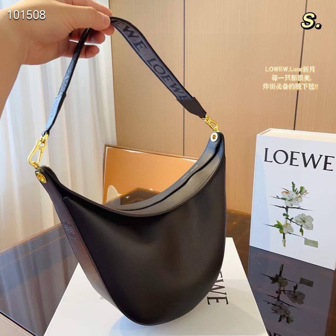 LOEWE 
COPY ONE 
BIG OFFER *WITH BOX 
🎁🎁🎁
120 dhs🇦🇪
Zain39
♥️♥️♥️