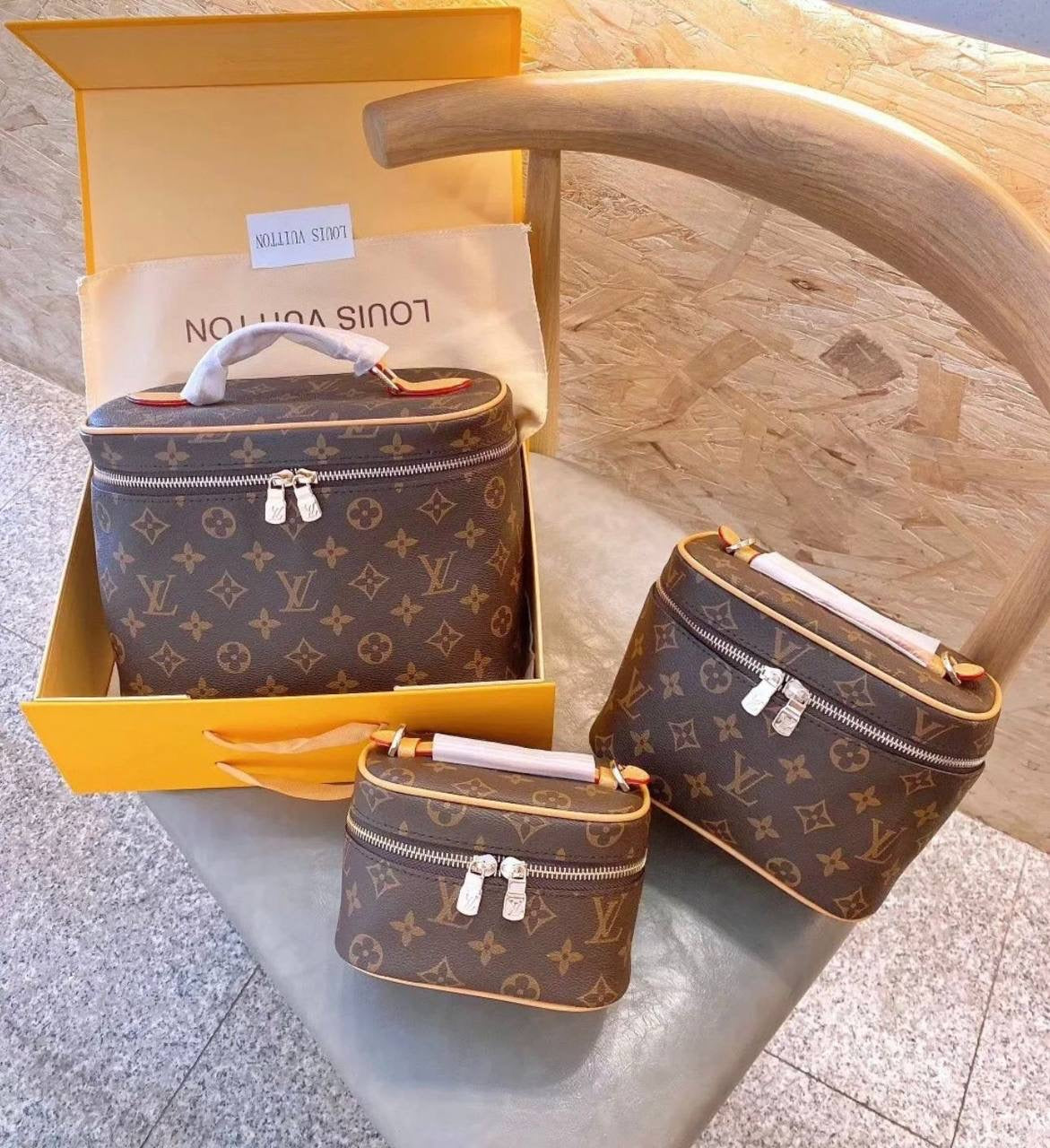 LV
good quality, with box, 3 sizes
①  25 * 18 cm price 105 dhs🇦🇪
②  20* 13 cm price 100 dhs🇦🇪
③  16 * 10 cm price 95 dhs🇦🇪
Zain12
♥️♥️♥️