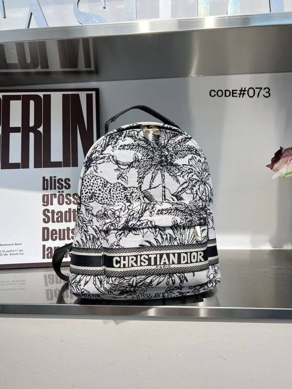 CHRISTIAN DIOR ✦ FENDI
ᴄʟᴀssɪᴄ ᴘʀɪɴᴛ ʟᴏɢᴏ
BAGPACK / KNAPSACK
sɪᴢᴇ: 30 cm
75 dhs🇦🇪
Zain31
♥️♥️♥️