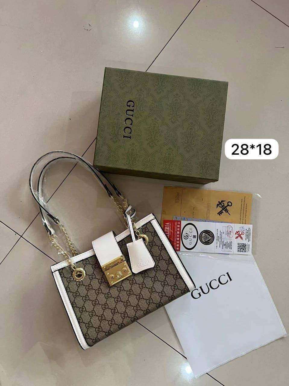 🎉 Offer 🎊 Guess / YSL / Celine / Tory Buch
Size: 27 ~ 20.5  cm
70 dhs🇦🇪
with box🎁
Zain115
♥️♥️♥️