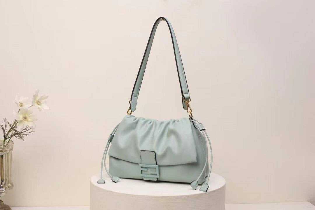 Fendi
95 dhs🇦🇪
size 30cm
Zain26
♥️♥️♥️