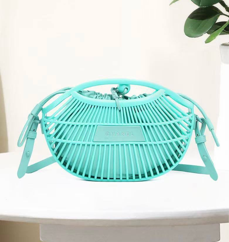 CHANEL 
NEW DESIGN GOOD QUALITY 
120 dhs🇦🇪
Zain39
♥️♥️♥️