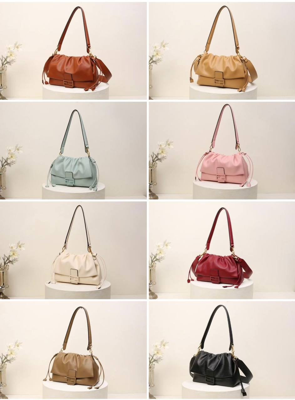 FENDI
28*11*18cm 
with box
🎁🎁🎁
105 dhs🇦🇪
Zain44
♥️♥️♥️