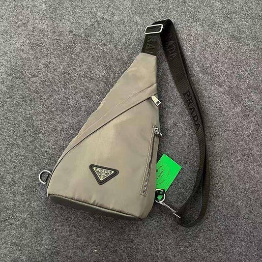 Prada
36*22* 7 cm
50 dhs🇦🇪
Zain17
♥️♥️♥️