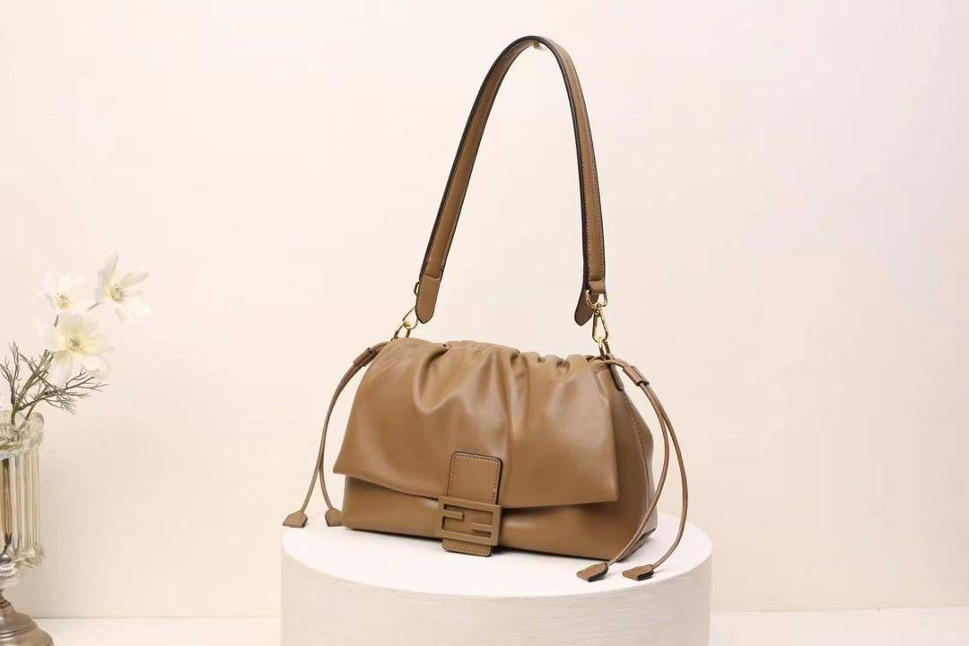 Fendi
95 dhs🇦🇪
size 30cm
Zain26
♥️♥️♥️