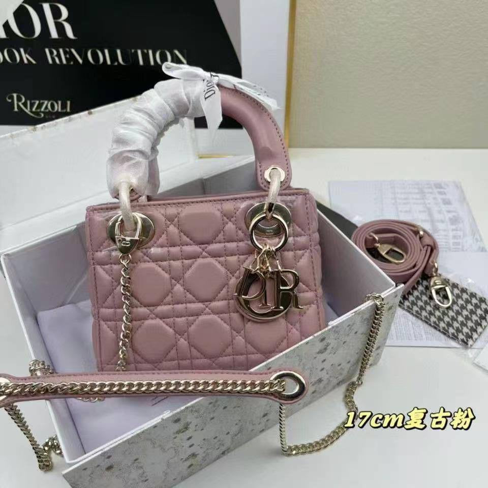 Lady Dior Master
250 dhs🇦🇪
#With box
🎁🎁🎁
#17cm
Zain228
♥️♥️♥️