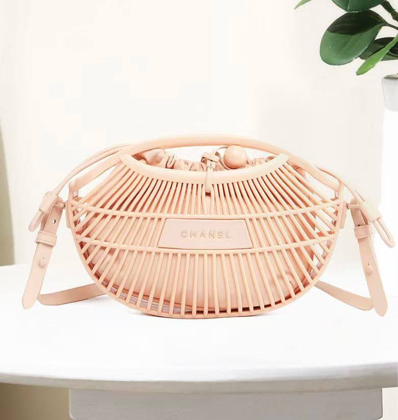 CHANEL 
NEW DESIGN GOOD QUALITY 
120 dhs🇦🇪
Zain39
♥️♥️♥️