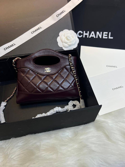CHANEL 💕💕✨
Super master quality 🔥🔥
Available ✨💕💕
With full packing 📦🎀
For Price 👇 WTSP Text Zain 0568585901
Zain252
♥️♥️♥️