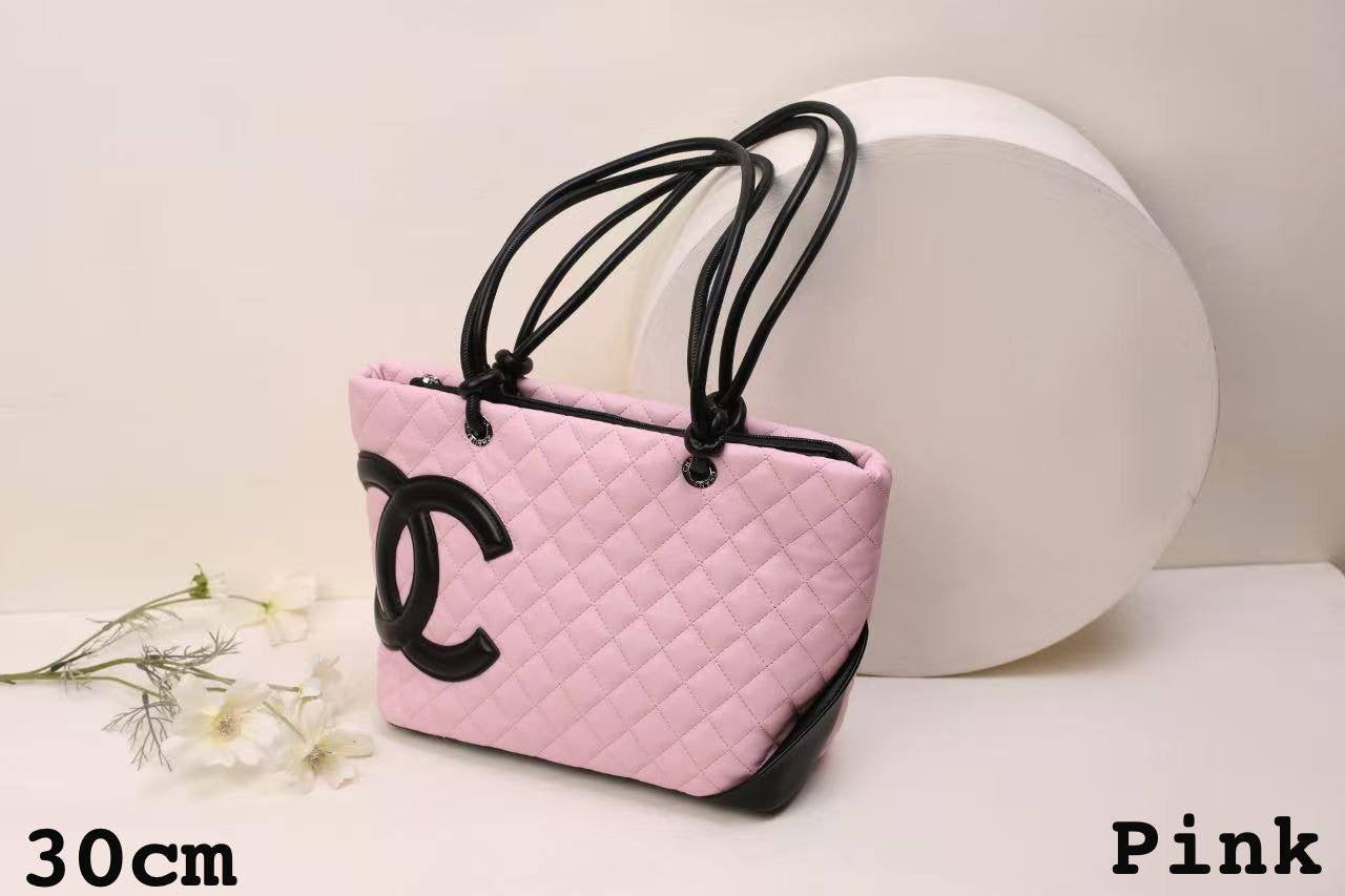 Chanel ᴄᴀᴍʙᴏɴ ᴛᴏᴛᴇ  
sʜᴏᴜʟᴅᴇʀ ʙᴀɢ
ᴡɪᴛʜᴏᴜᴛ ʙᴏx
sɪᴢᴇ:30ᴄᴍ
105 dhs🇦🇪
Zain56
♥️♥️♥️