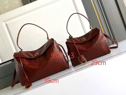Balenciaga Master 
OFFER 
#29cm 340 dhs🇦🇪
#35cm 350 dhs🇦🇪
Zain228
♥️♥️♥️
