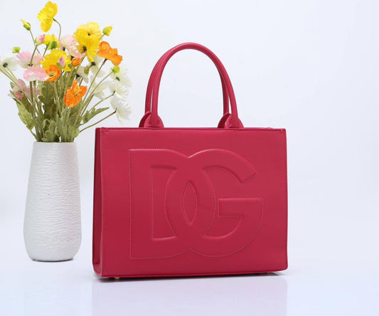 D&G
offer price
75 dhs🇦🇪
Zain39
♥️♥️♥️