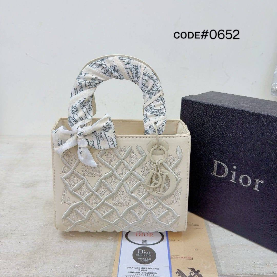 Dior
ᴇᴍʙʀᴏɪᴅᴇᴅ ᴅᴇsɪɢɴ
sɪʟᴠᴇʀ ʜᴀʀᴅᴡᴀʀᴇ
ᴡɪᴛʜ ʟᴏɴɢ ʙᴇʟᴛ sᴛʀᴀᴘ
sɪᴢᴇ :20 cm
ᴡɪᴛʜ BOX
🎁🎁🎁
75 dhs🇦🇪
Zain31
♥️♥️♥️