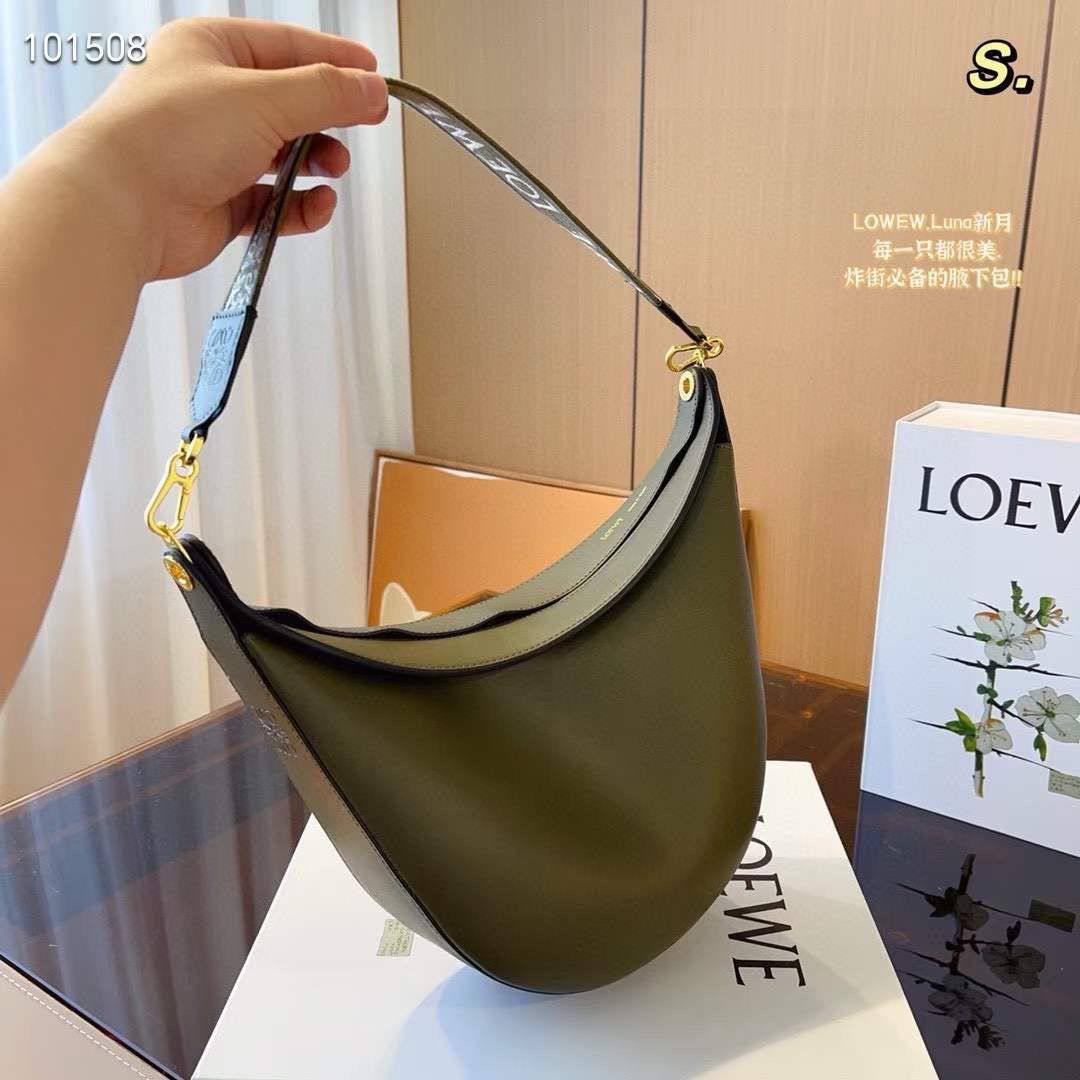 LOEWE 
COPY ONE 
BIG OFFER *WITH BOX 
🎁🎁🎁
120 dhs🇦🇪
Zain39
♥️♥️♥️