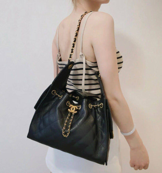 Chanel 
130 dhs🇦🇪
size 28×13×35cm
Zain42
♥️♥️♥️