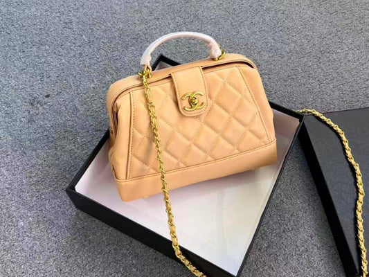 Chanel
95 dhs🇦🇪
with box
🎁🎁🎁
size 24cm
Zain26
♥️♥️♥️