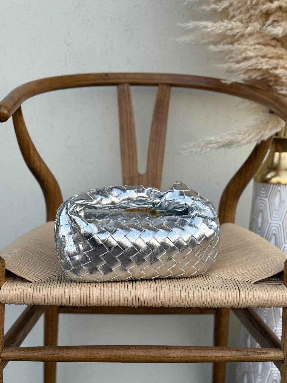 Available again✨✨✨
BOTTEGA VENETA
25cm
350 dhs🇦🇪
Top quality 
With box🎁
Zain167
♥️♥️♥️