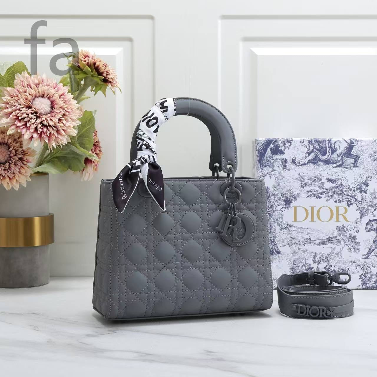 Dior
ᴍᴀᴛᴛᴇ ʟᴇᴀᴛʜᴇʀ ᴍᴀᴛᴇʀɪᴀʟ
ᴡɪᴛʜ ᴛᴡɪʟʟʏ ɪɴᴄʟᴜᴅᴇ
ᴡɪᴛʜ BOX
🎁🎁🎁
 *SIZE 24 cm 
105 dhs🇦🇪
 *SIZE 20 cm 
95 dhs🇦🇪
Zain31
♥️♥️♥️