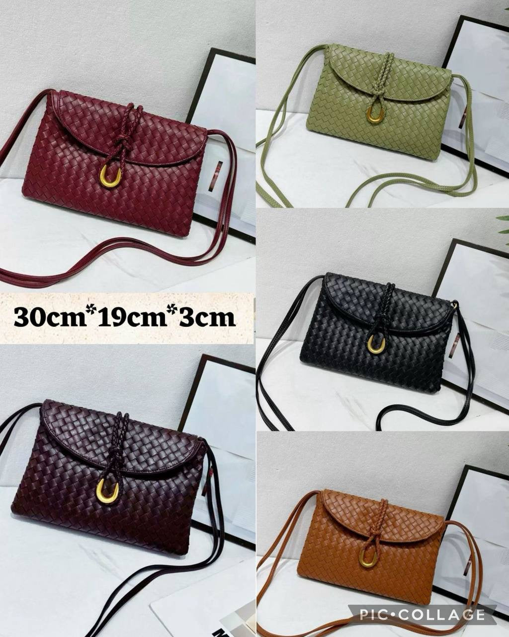 BOTTEGA 
NEW CAME GOOD QUALITY 
WITH BOX 
🎁🎁🎁
100 dhs🇦🇪
SIZE: 30cm
Zain39
♥️♥️♥️