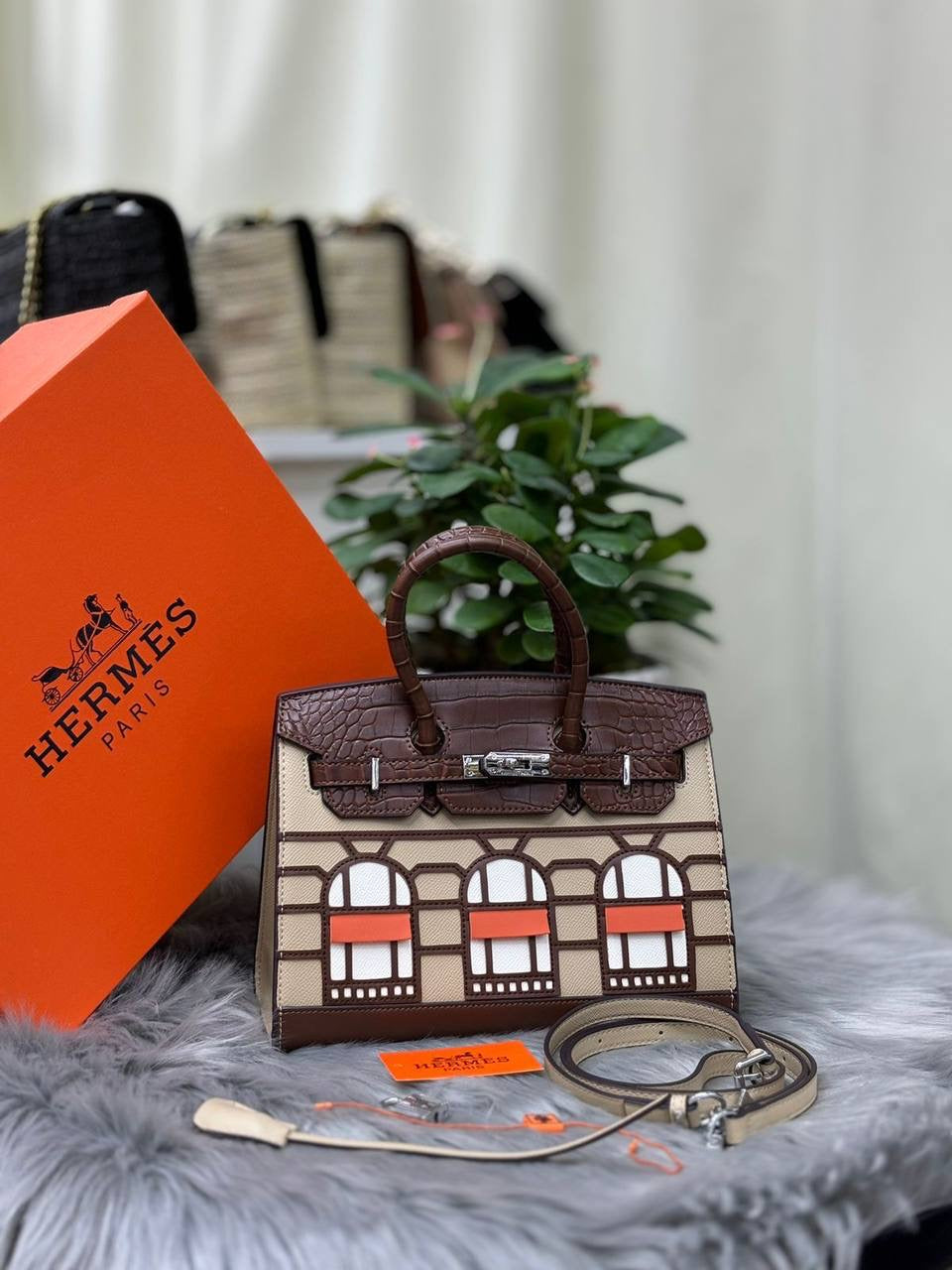 HERMES
SIZE……….25CM
130 dhs🇦🇪
with BOX
🎁🎁🎁
Zain244
♥️♥️♥️