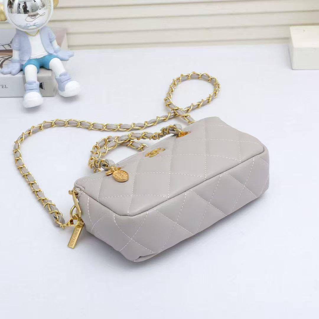 Chanel ᴍᴀᴛᴇʟᴀssᴇ  ʜᴀɴᴅʙᴀɢ
ᴄʜᴀɪɴ/compartment
ᴡɪᴛʜʙᴏx
🎁🎁🎁
ʟᴀᴍʙsᴋɪɴ 
sɪᴢᴇ:23ᴄᴍ
105 dhs🇦🇪
Zain56
♥️♥️♥️