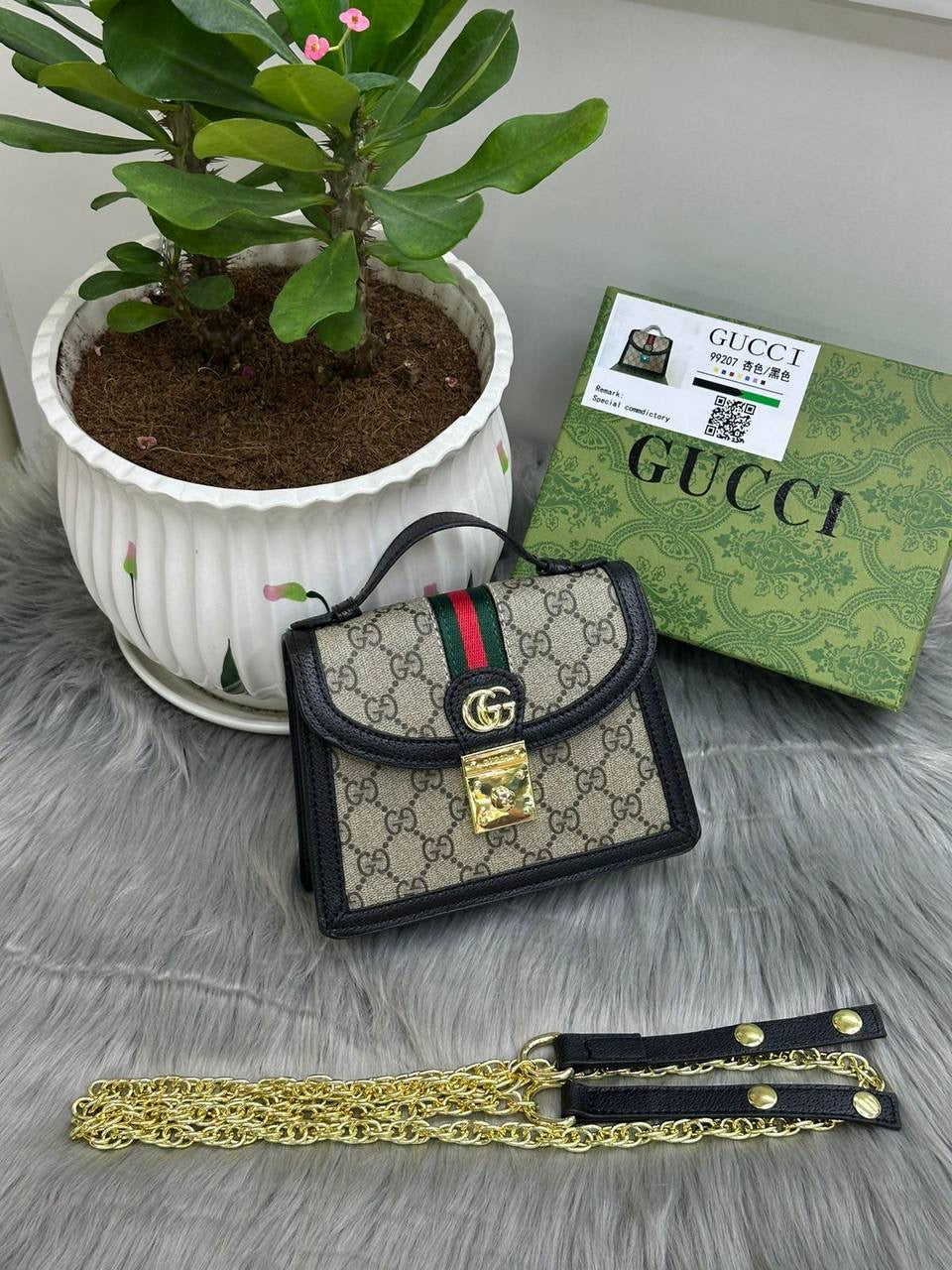 Gucci  
SIZE  ……… 18 cm 
95 dhs🇦🇪
Zain244
♥️♥️♥️