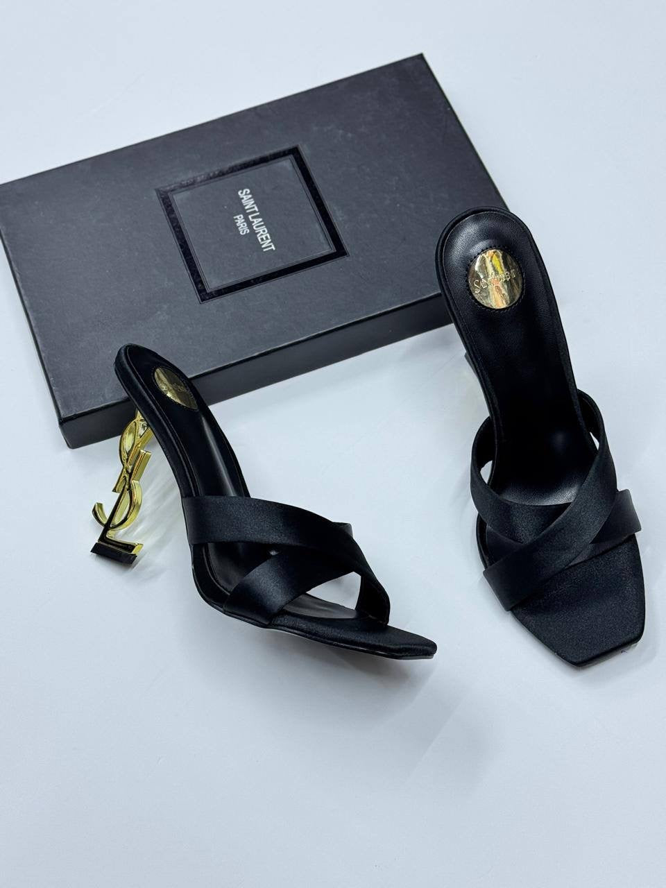 YSL
Size 36-41
120 dhs🇦🇪
Zain21
♥️♥️♥️