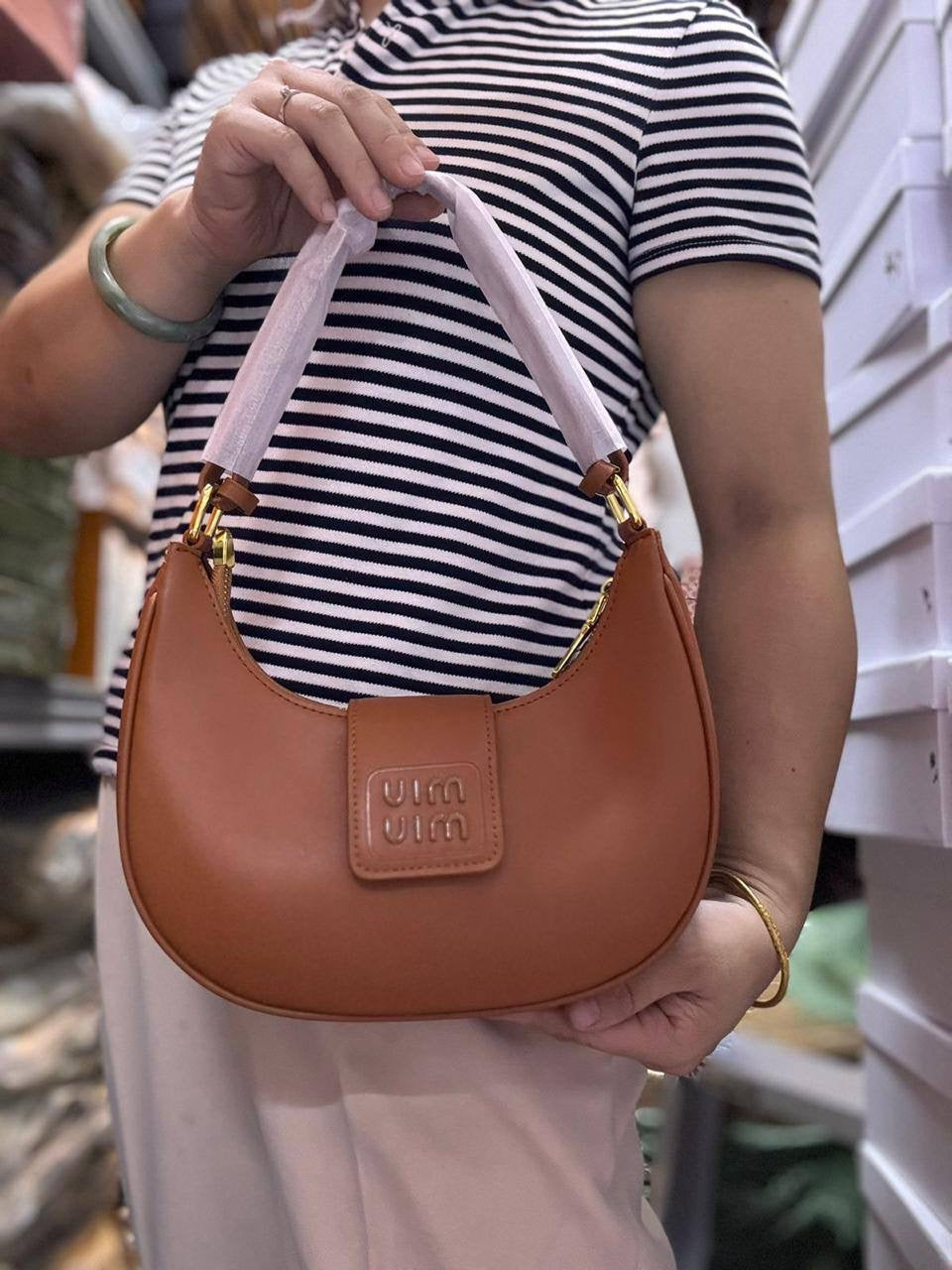 🎉 Offer 🎊  MiuMiu hobo
Size : 24 * 17 cm
75 dhs🇦🇪
with box🎁
Zain115
♥️♥️♥️