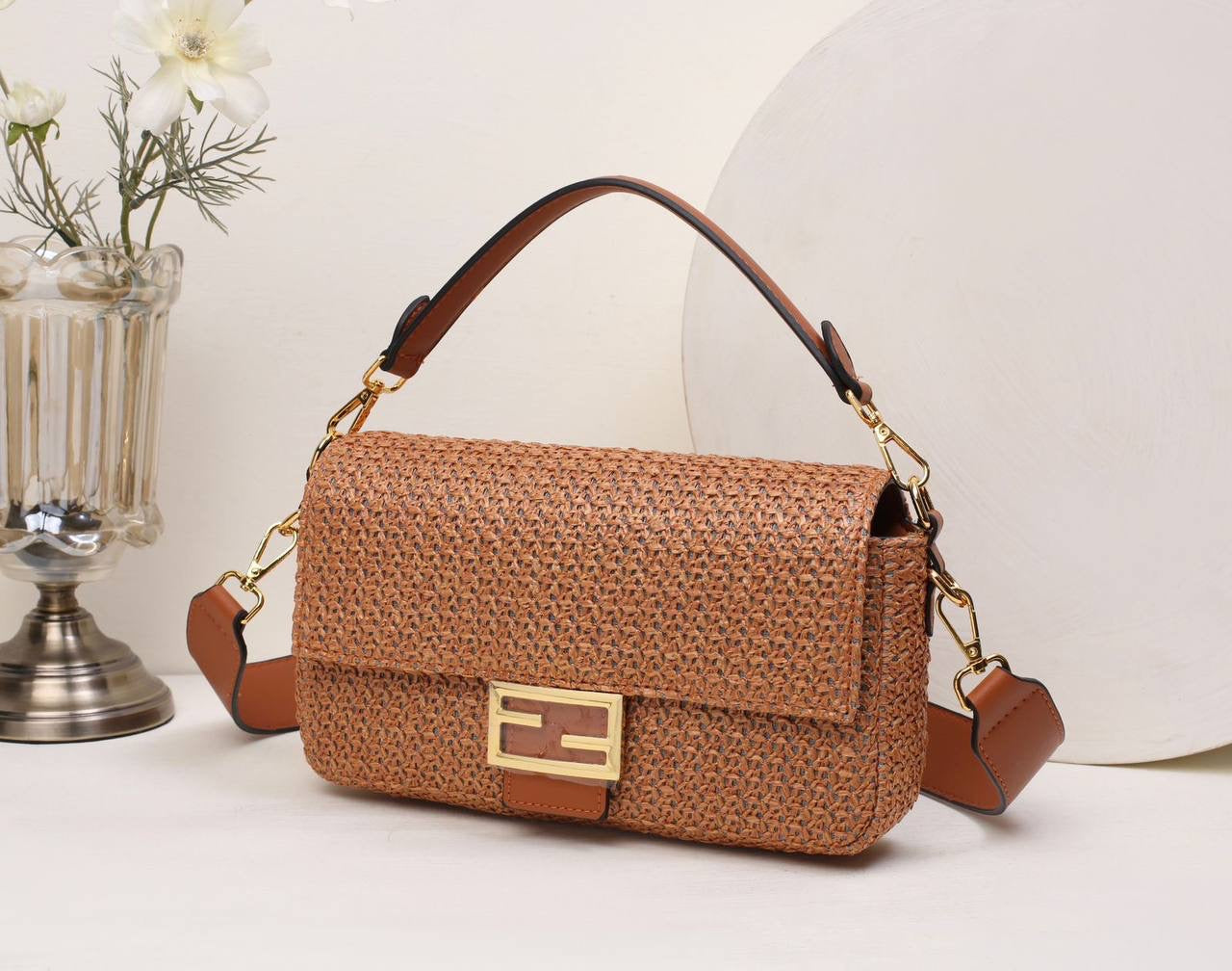 FENDI 
NEW CAME GOOD QUALITY 
WITH BOX 
🎁🎁🎁
85 dhs🇦🇪
Zain39
♥️♥️♥️