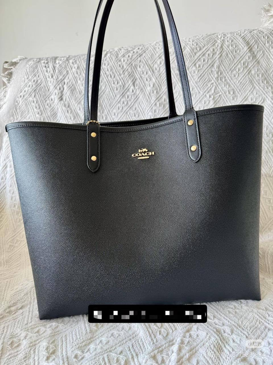 Coach Tote
Size : 33 * 27 cm
100 dhs🇦🇪
with box 
🎁🎁🎁
Zain115
♥️♥️♥️