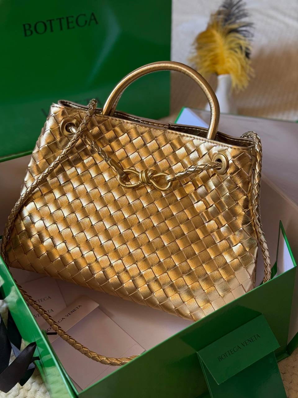 BOTTEGA VENETA
25cm
340 dhs🇦🇪
30cm
350 dhs🇦🇪
Top quality 
With box
🎁🎁🎁
Zain167
♥️♥️♥️