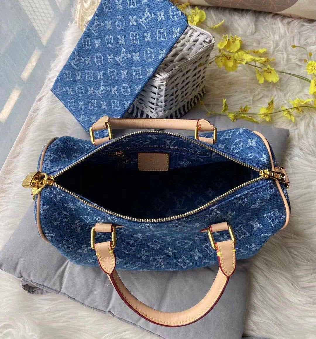 LV
COPY ONE SPECIAL OFFER 
ONLY 
105 dhs🇦🇪
Zain39
♥️♥️♥️