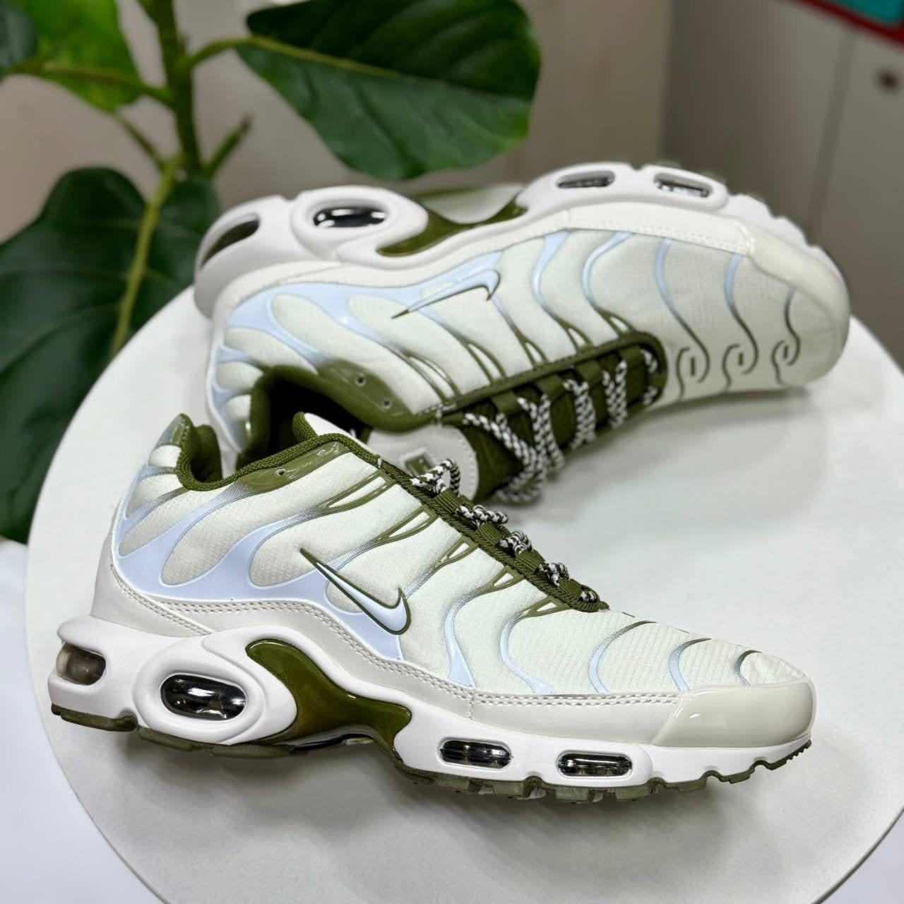 Airmax TN - Airmax 97
Size 40 to 45 
120 dhs🇦🇪
Zain27
♥️♥️♥️