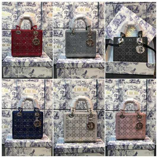 DIOR 
with Diamond, 20cm 
105 dhs🇦🇪
with box
🎁🎁🎁
Zain254
♥️♥️♥️