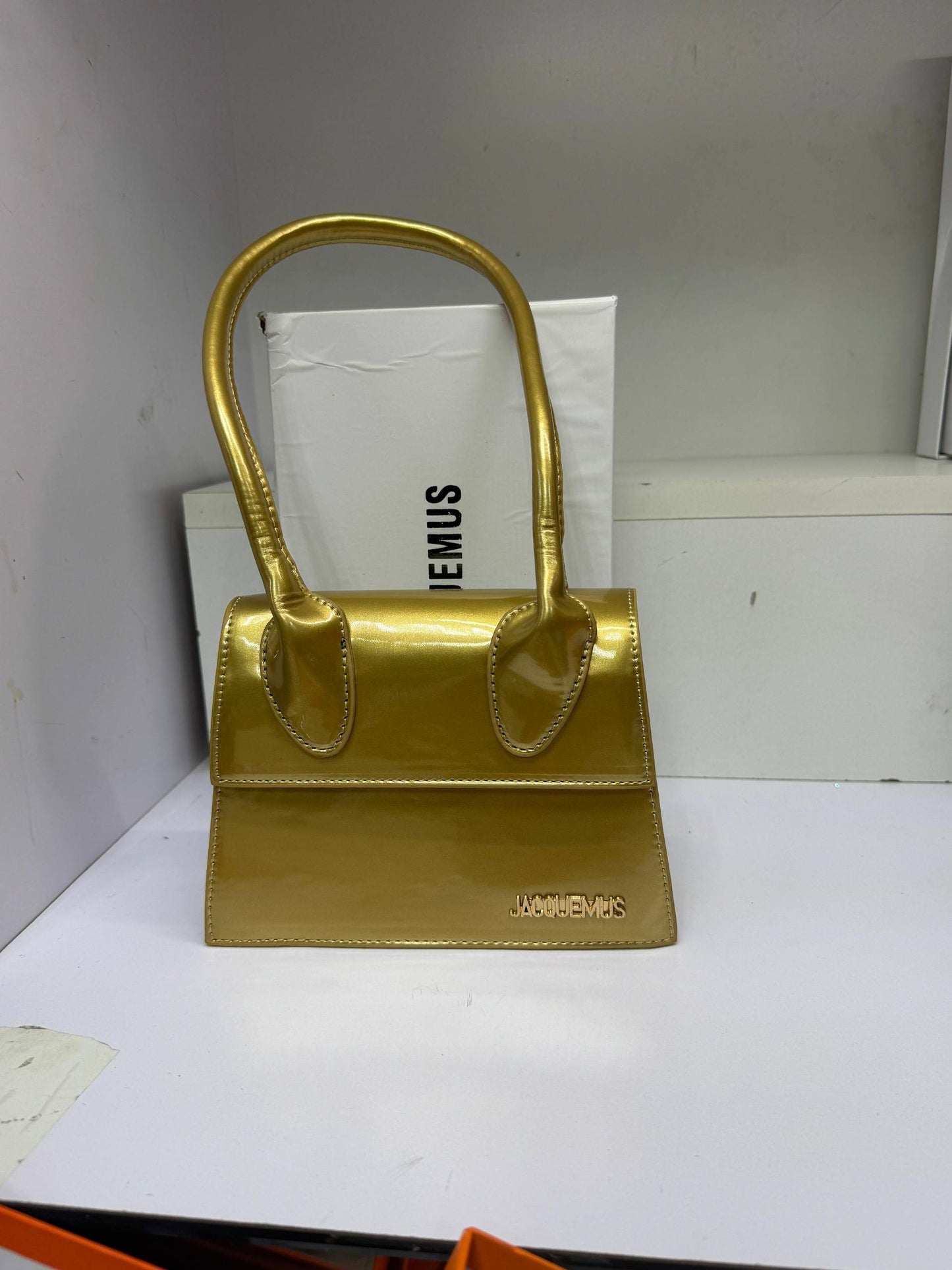 Jacquemus
With box 
🎁🎁🎁
70 dhs🇦🇪
offer
Zain50
♥️♥️♥️