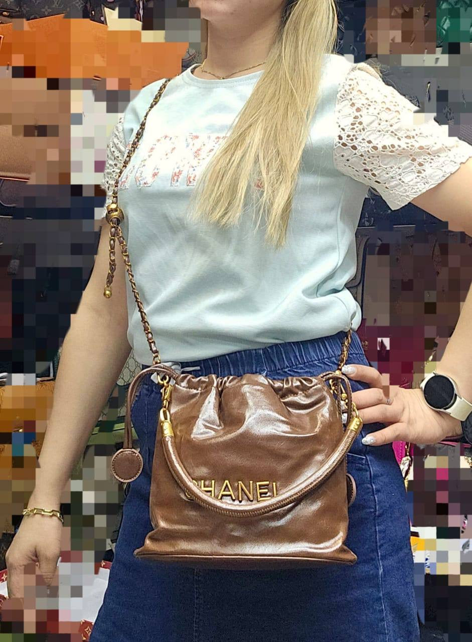 Chanel 22 ᴍɪɴɪ
ʙᴜᴄᴋᴇᴛ sʜᴏᴜʟᴅᴇʀ/ ᴄʀᴏssʙᴀɢ
sɪᴢᴇ: 22 ᴄm
70 dhs🇦🇪
Zain31
♥️♥️♥️