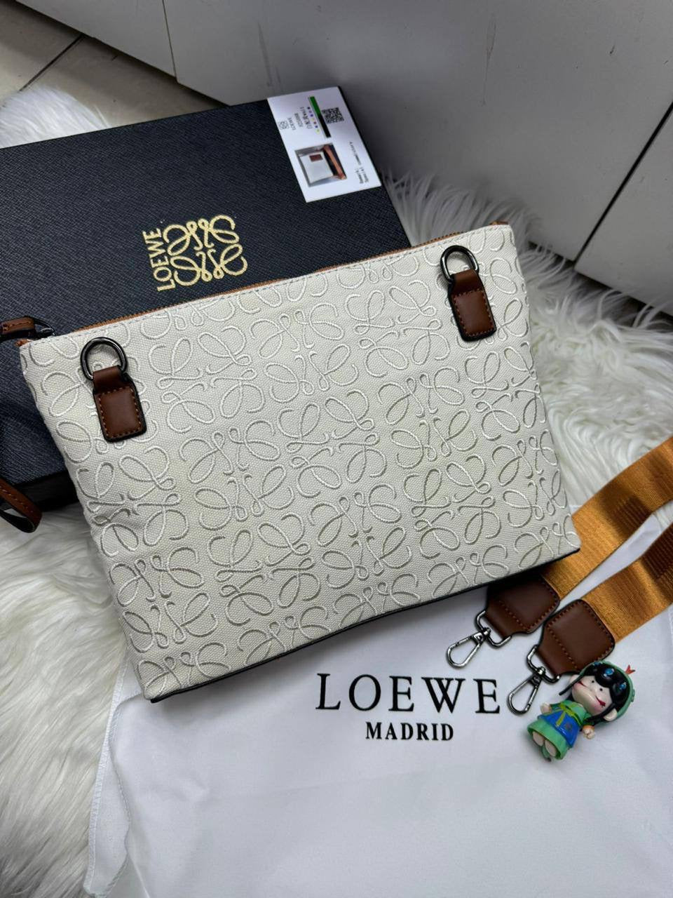 🎊 Offer 🎉  LOEWE
Size : 28 ~ 19 cm
75 dhs🇦🇪
with box 🎁
Zain115
♥️♥️♥️