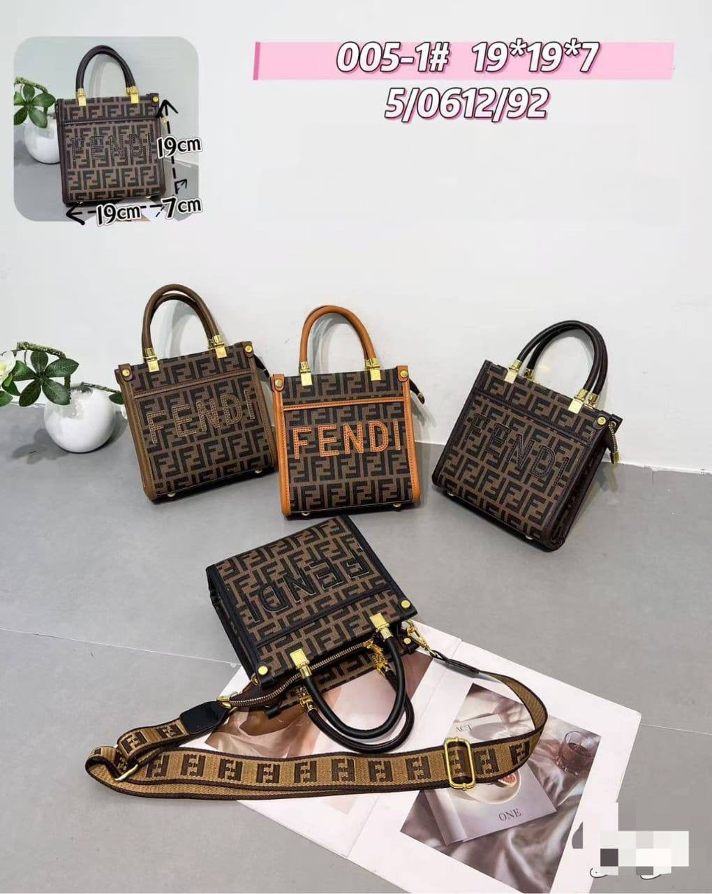 Fendi ᴍɪɴɪ sᴜɴsʜɪɴᴇ
ᴛᴏᴘ ʜᴀɴᴅʙᴀɢ / ᴄʀᴏssʙᴀɢ
ᴡɪᴛɢ ʟᴏɴɢ sᴛʀᴀᴘ
sɪᴢᴇ: 19 x 7 x 19 cm
70 dhs🇦🇪
Zain31
♥️♥️♥️