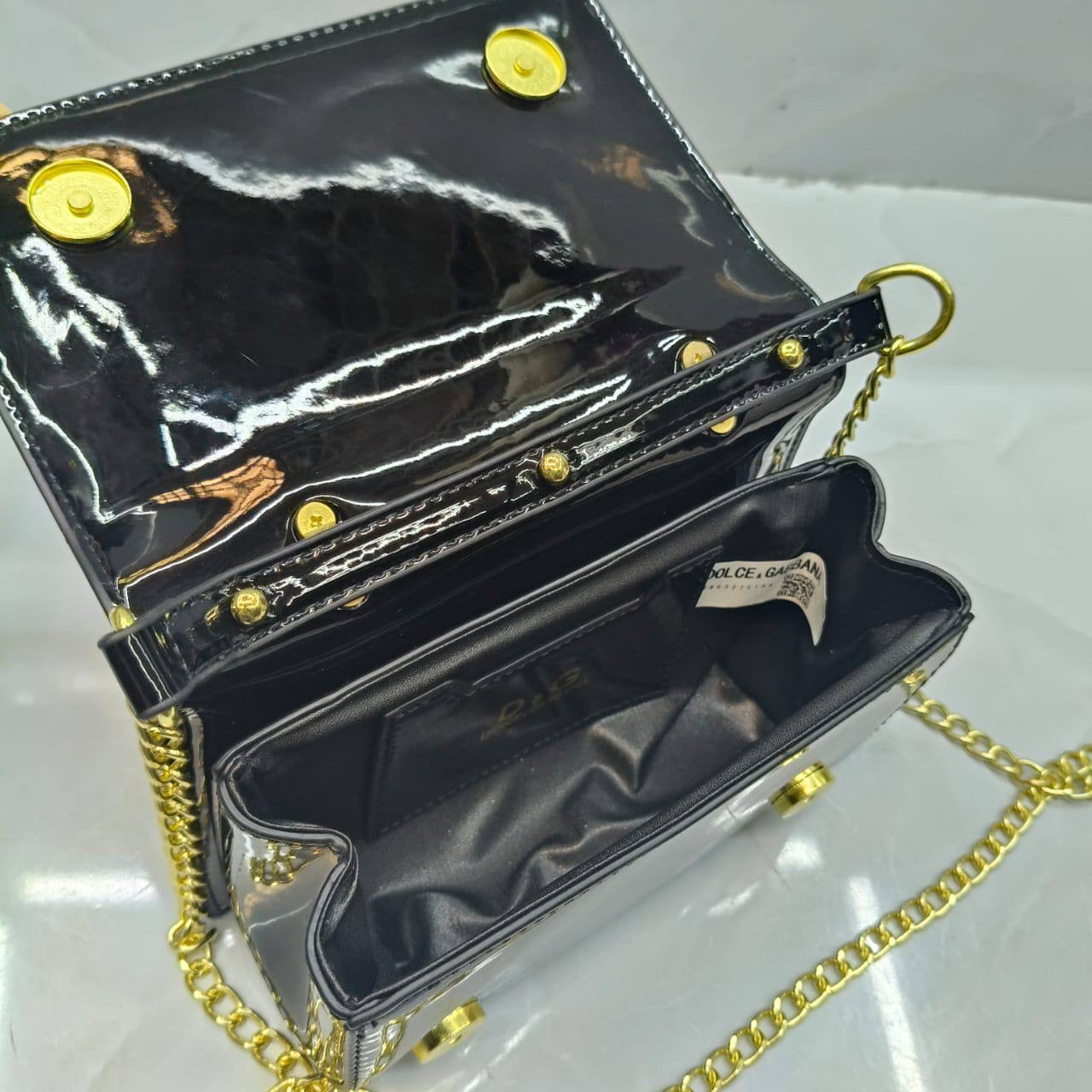 D&G
ᴛᴏᴘ ʜᴀɴᴅ ʙᴀɢ
ᴡɪᴛʜ ʟᴏɴɢ ᴄʜᴀɪɴ sʟɪɴɢ
ɢᴏʟᴅ ʜᴀʀᴅᴡᴀʀᴇ
ɢʟᴏssʏ ᴍᴀᴛᴇʀɪᴀʟ
sɪᴢᴇ : 18 cm
ᴡɪᴛʜ BOX
🎁🎁🎁
75 dhs🇦🇪
Zain31
♥️♥️♥️