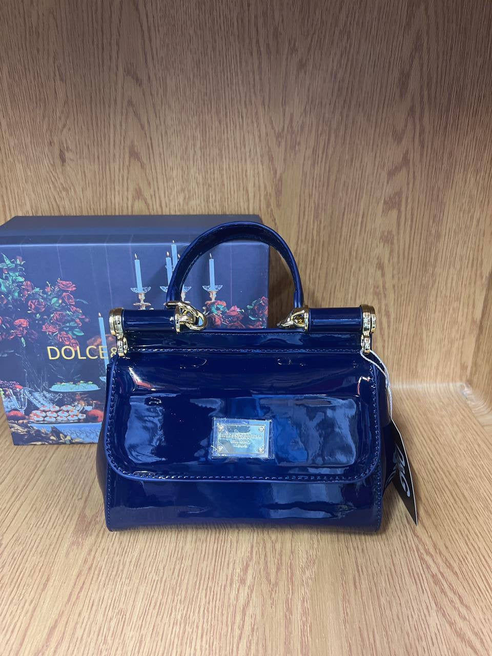 D&G
With box
🎁🎁🎁
105 dhs🇦🇪
Zain136
♥️♥️♥️