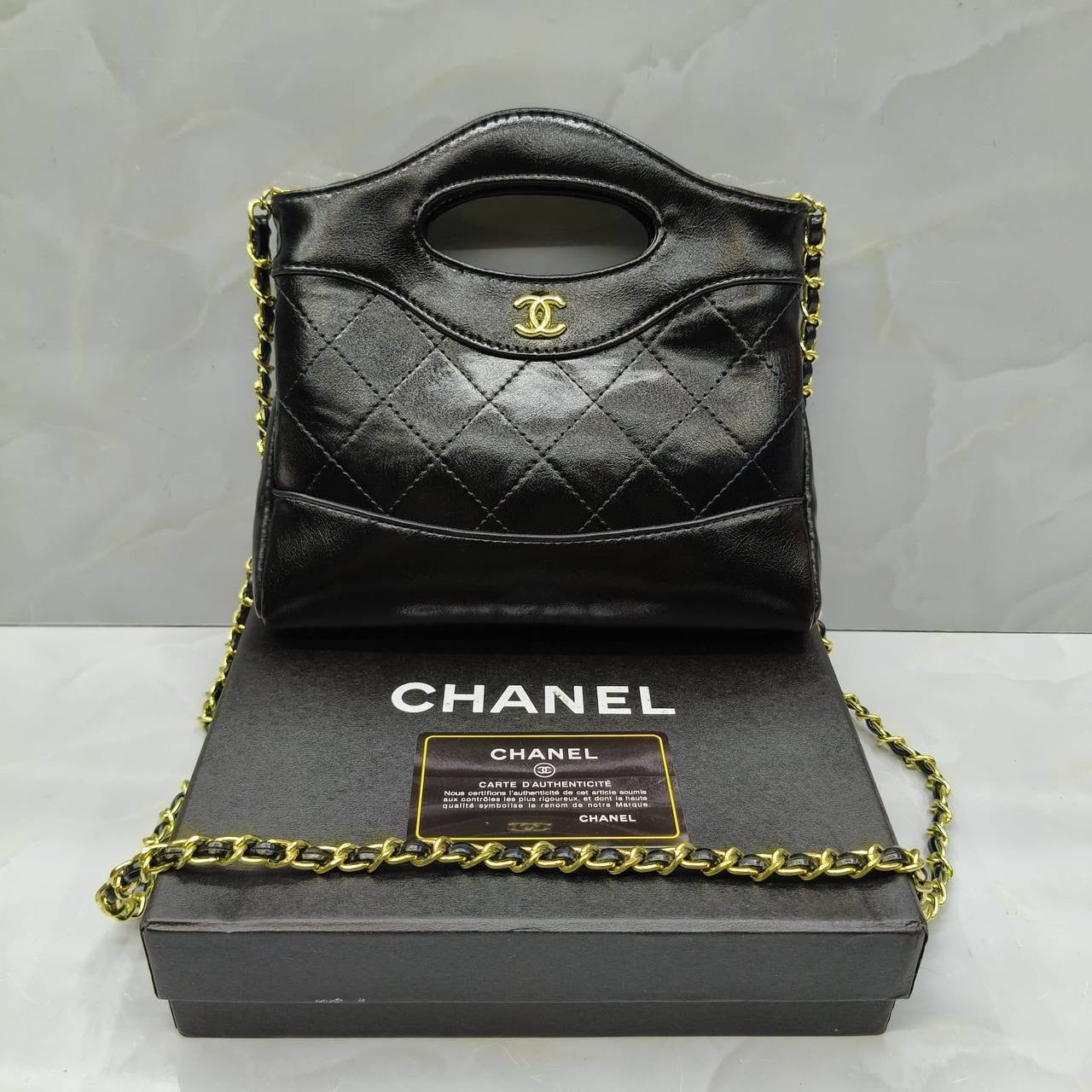CHANEL ɴᴀɴᴏ sʜᴏᴘᴘᴇʀ
ǫᴜɪʟᴛᴇᴅ ʟᴇᴀᴛʜᴇʀ ᴍᴀᴛᴇʀɪᴀʟ
sɪᴢᴇ : 20cm
ᴡɪᴛʜ BOX
🎁🎁🎁
90 dhs🪙
Zain31
♥️♥️♥️