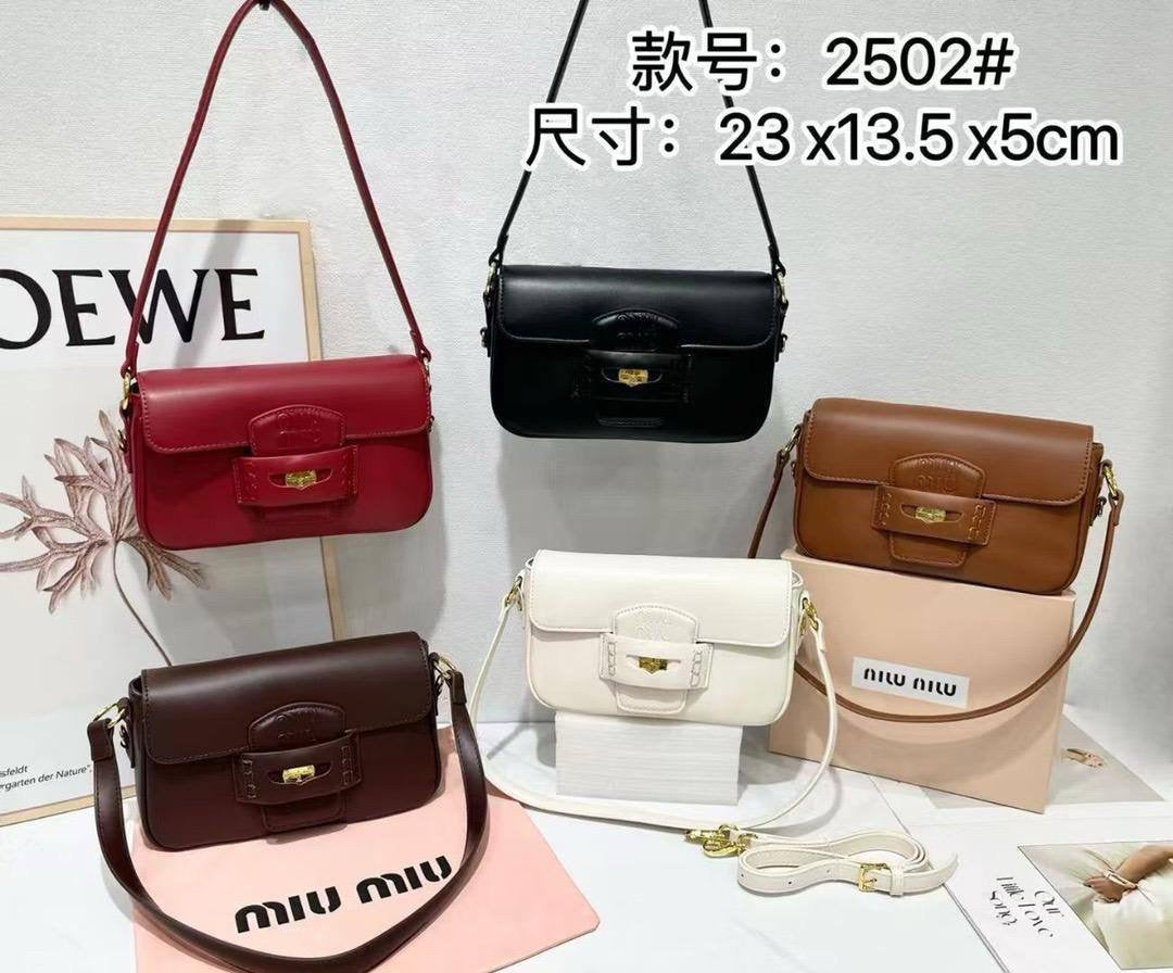 MIU MIU
23*13.5*5cm
With box 
🎁🎁🎁
90 dhs🇦🇪
Zain17
♥️♥️♥️