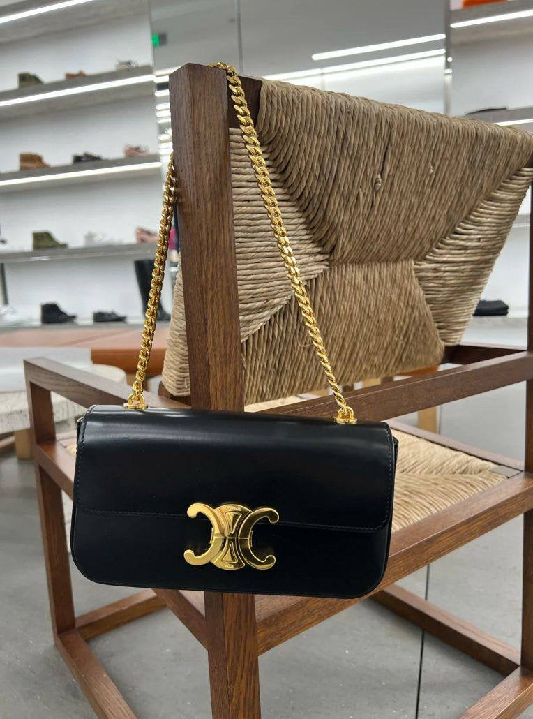 Celine
90 dhs🇦🇪
Good quality
 with box
🎁🎁🎁
Zain35
♥️♥️♥️