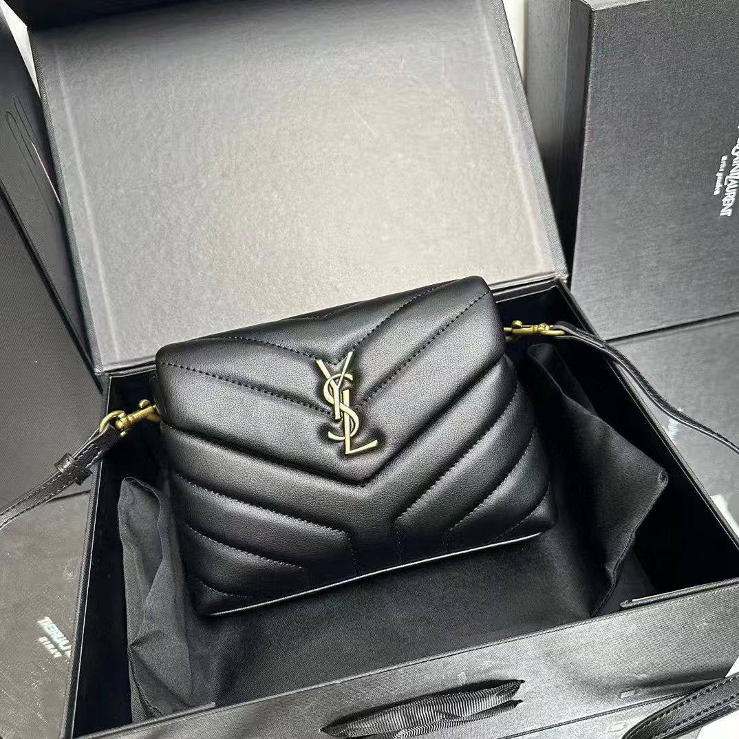 YSL Master
20cm 
250 dhs🇦🇪
Zain141
♥️♥️♥️