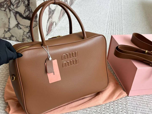 Miu Miu Master 
300 dhs🇦🇪
Zain141
♥️♥️♥️