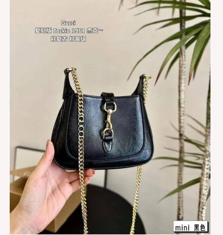 GUCCI Master
18CM  
220 dhs🇦🇪  
WITH BOX 
🎁🎁🎁
Zain131
♥️♥️♥️