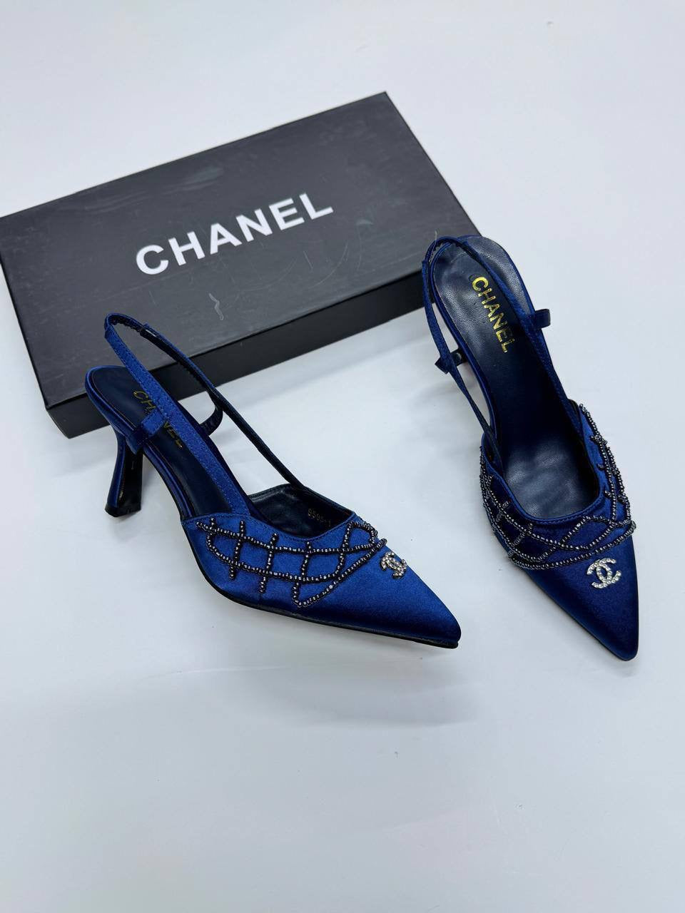 Chanel 
Amina HUADDI 7cm
120 dhs🇦🇪
Size 36-37-38-39-40-41
Zain21
♥️♥️♥️