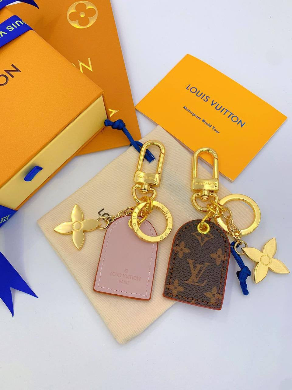 Lv Keychain & BAG charm 
Master 
70 dhs🇦🇪
with GOOD Box And Paper Bag🎁
Zain89
♥️♥️♥️