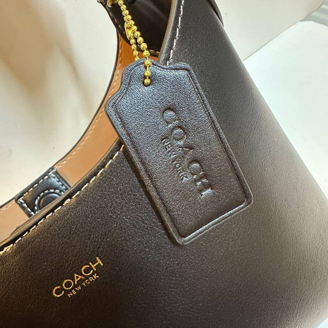 COACH 
GOOD QUALITY 
offer price
65 dhs🇦🇪
Zain39
♥️♥️♥️