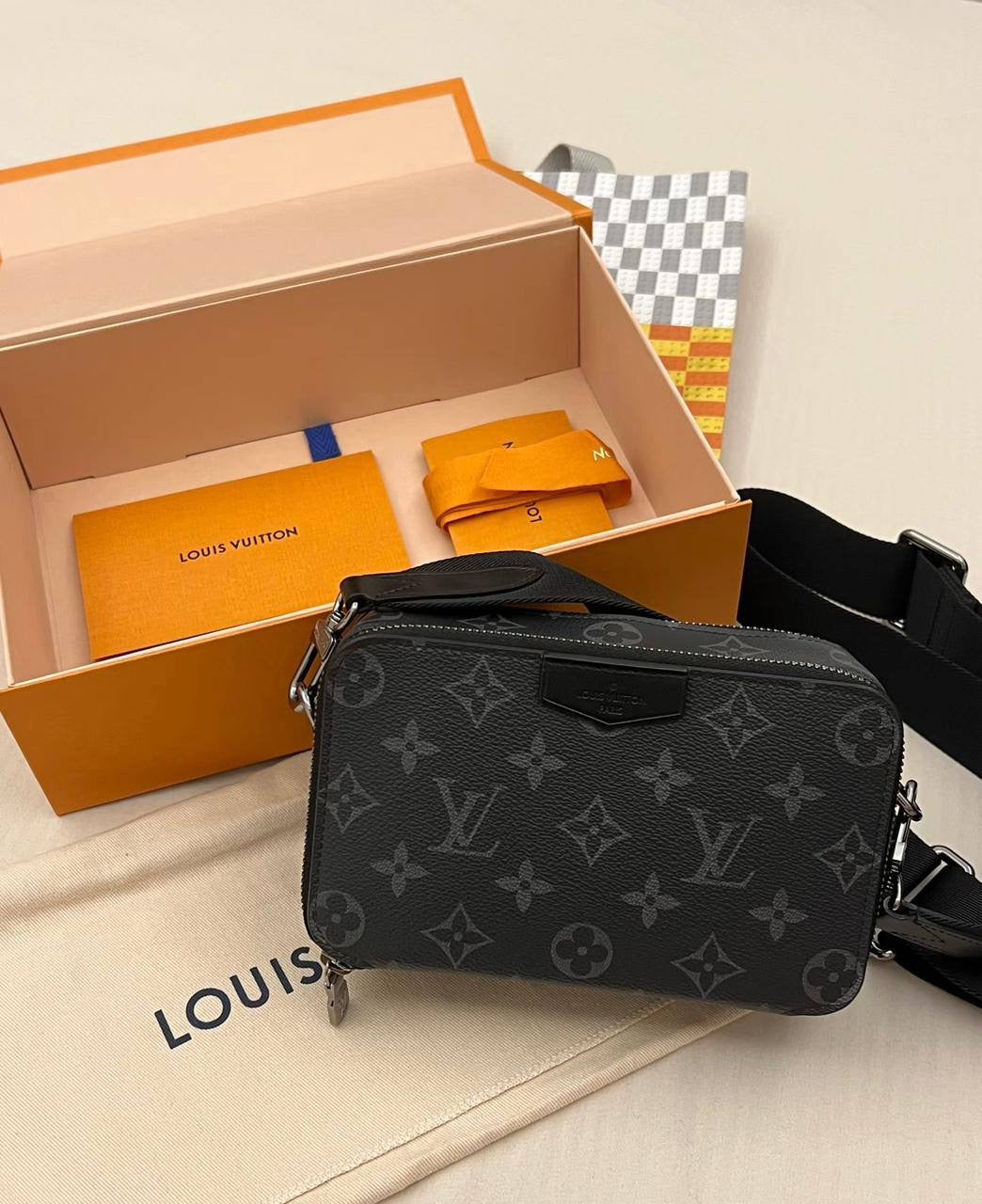 Louis Vuitton
LV Master
Crossbody bag 
200 dhs🇦🇪
With Original Box🎁
Zain33
♥️♥️♥️